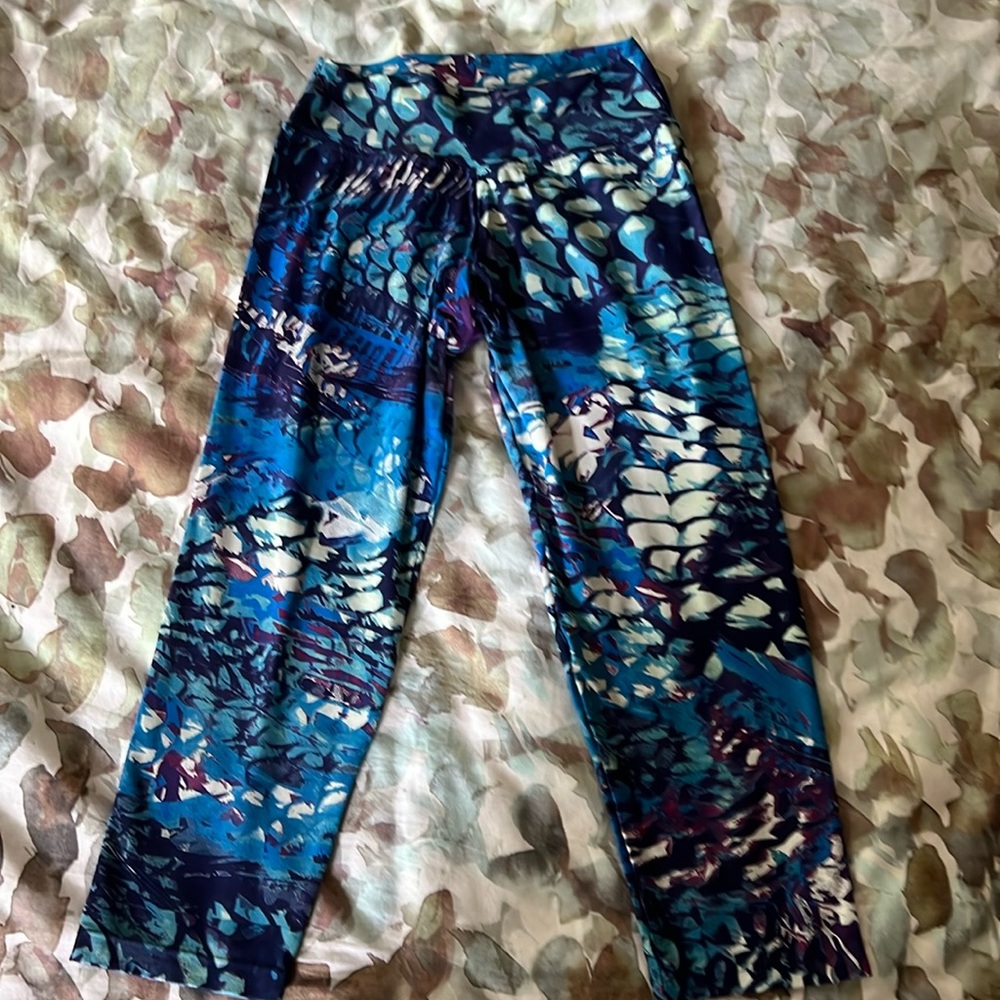 Liquido cropped leggings, size medium - Picture 1 of 3